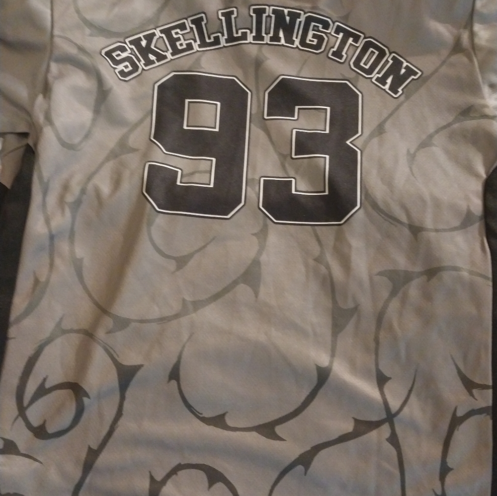 BOX LUNCH Gray Nightmare Before Christmas Jersey 💥 - Picture 2 of 7
